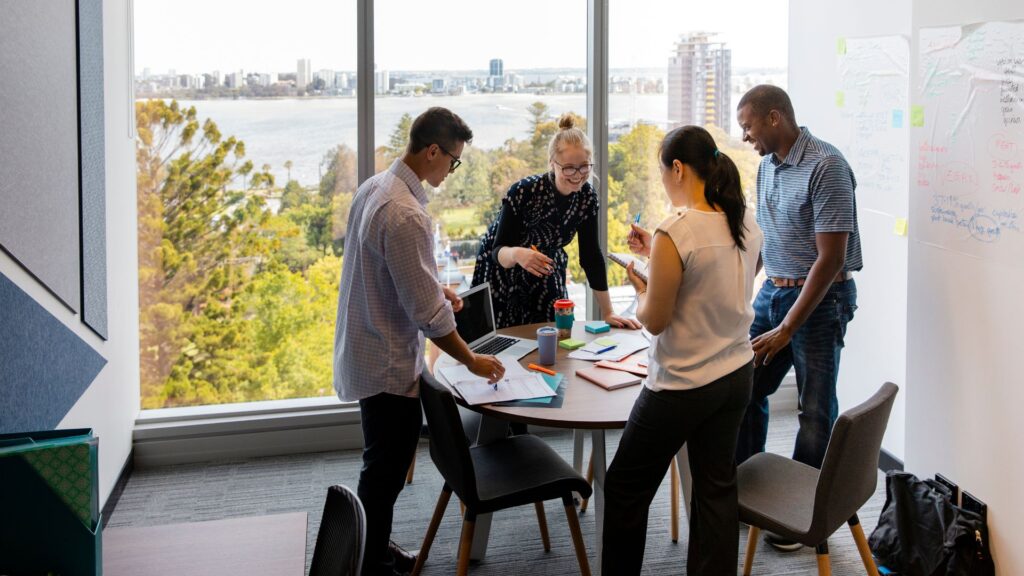 Team developing repivot mindset through collaborative problem-solving in modern workplace